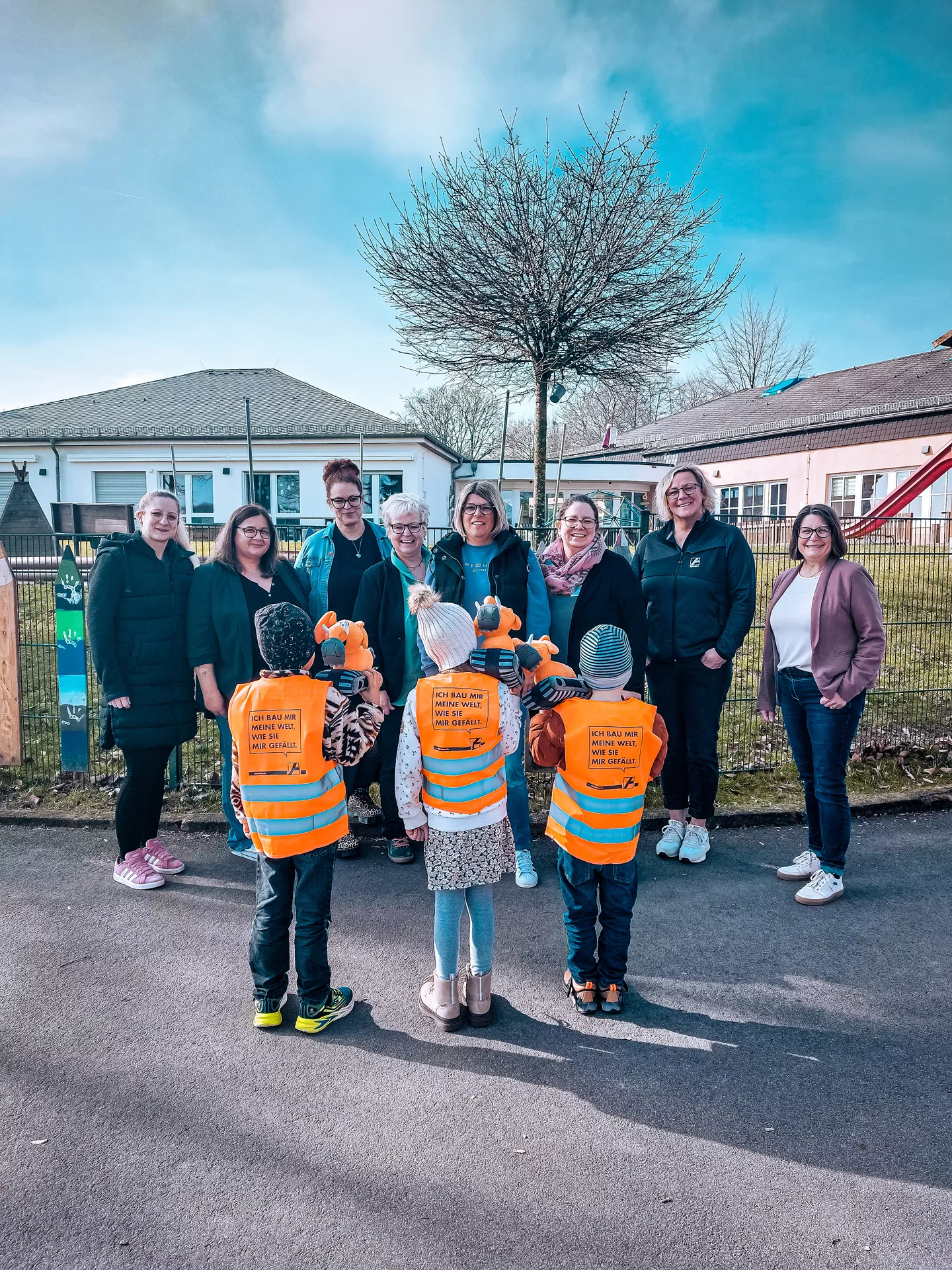 Warnwesten 1 - Sicherheit auch für die Kleinsten | AlphaBau